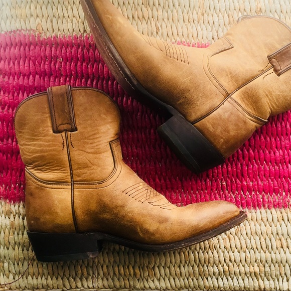 frye short cowboy boots